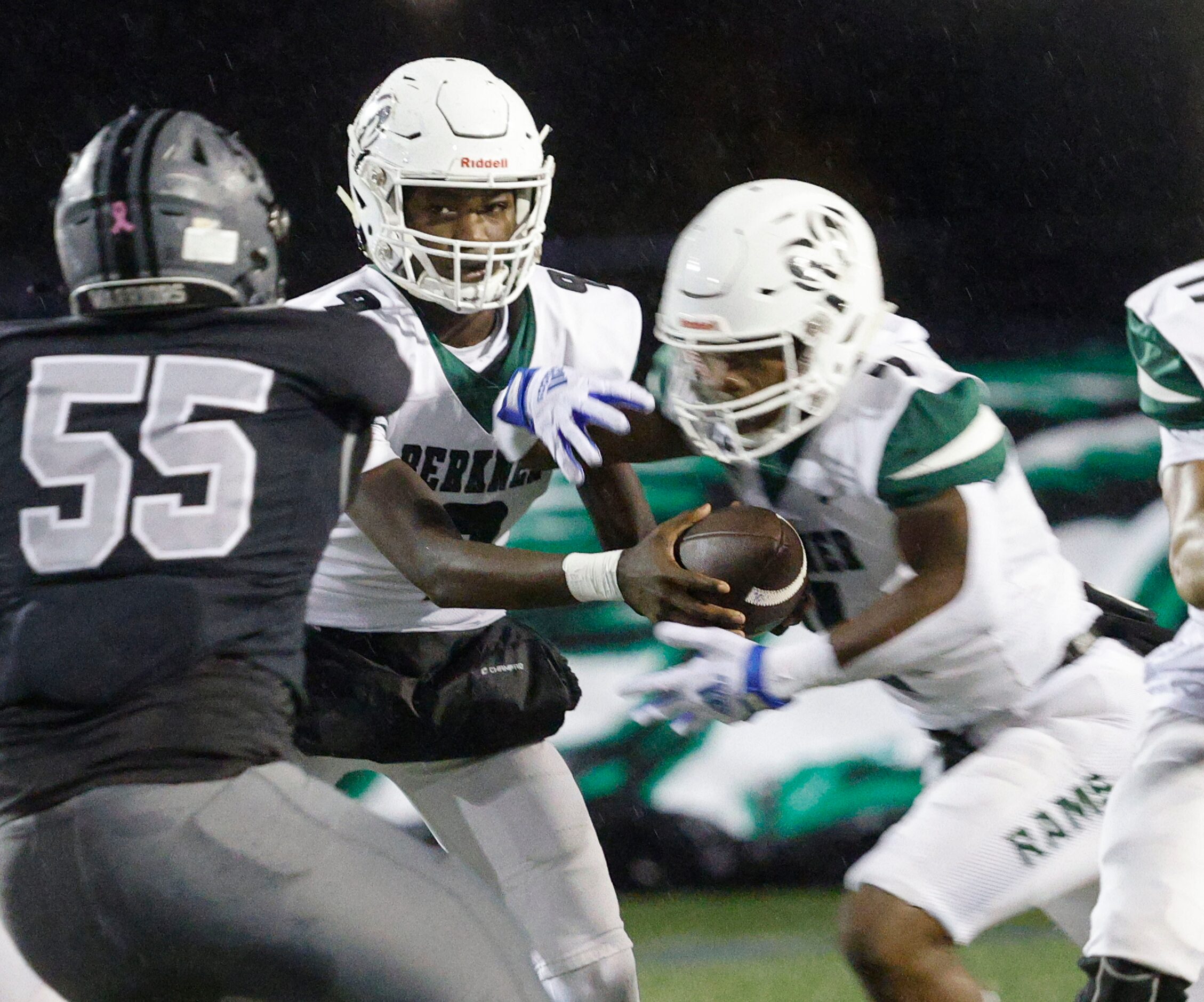 Berkner's Daquan Dunn (9) hands off to Berkner's Jamary Williams (4) under pressure from...