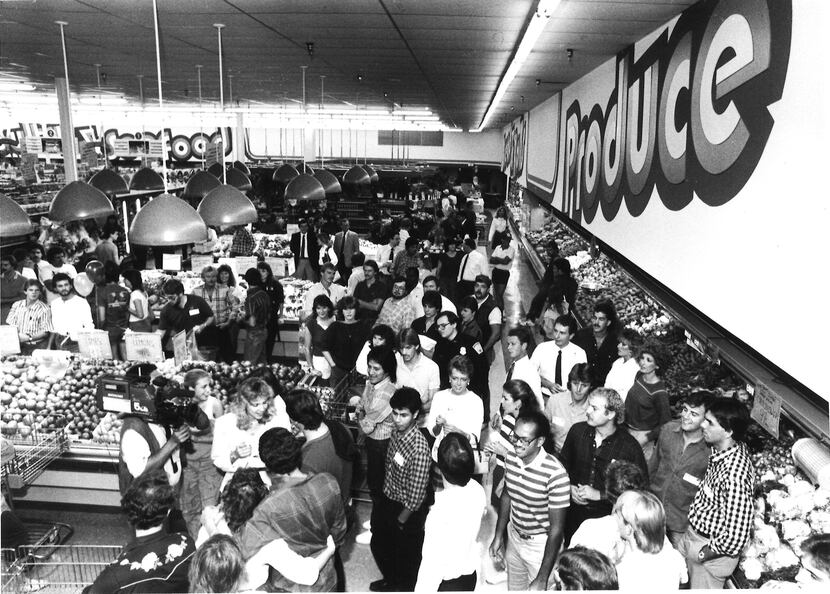 The overall scene at Kroger during singles night in October 1986.