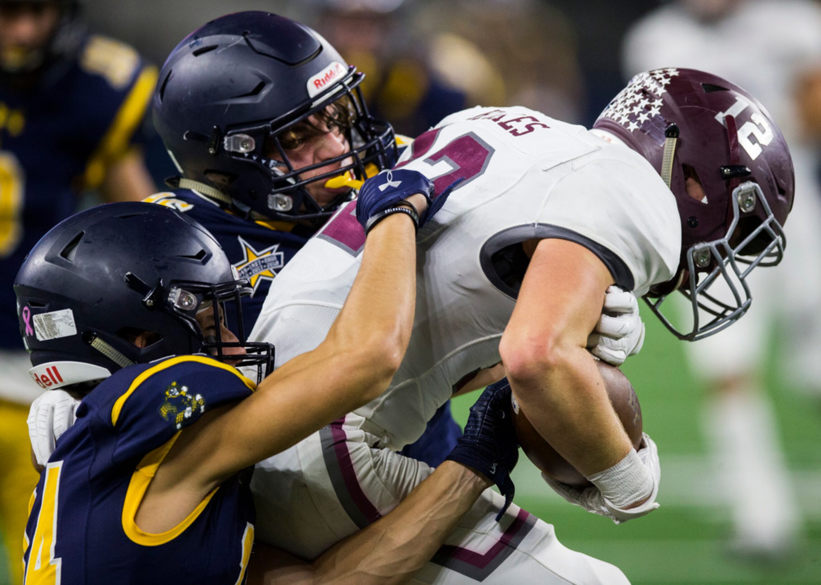 Highland Park defensive back Christian Wright (14) and Sam Morse (96) tackle Magnolia...