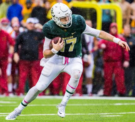 Baylor Bears quarterback Seth Russell (17) runs the ball during the first half of their game...