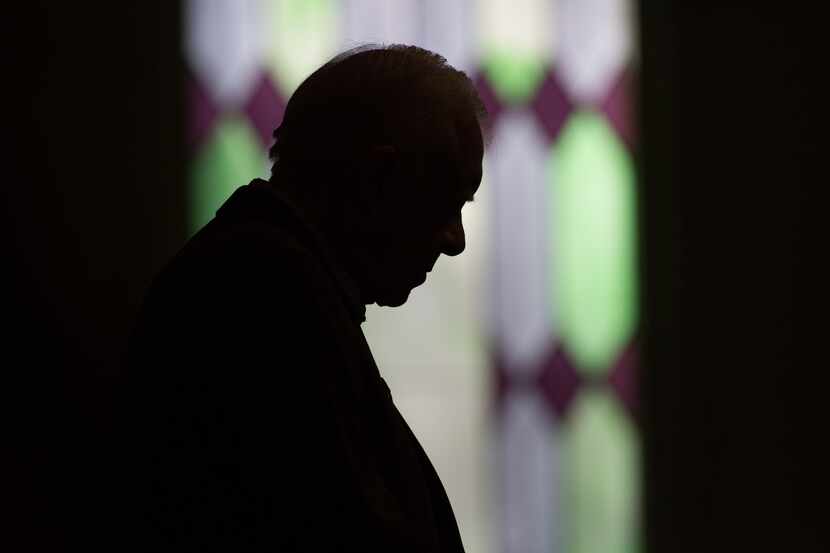 Former President Jimmy Carter prayed during Sunday school class at Maranatha Baptist Church...