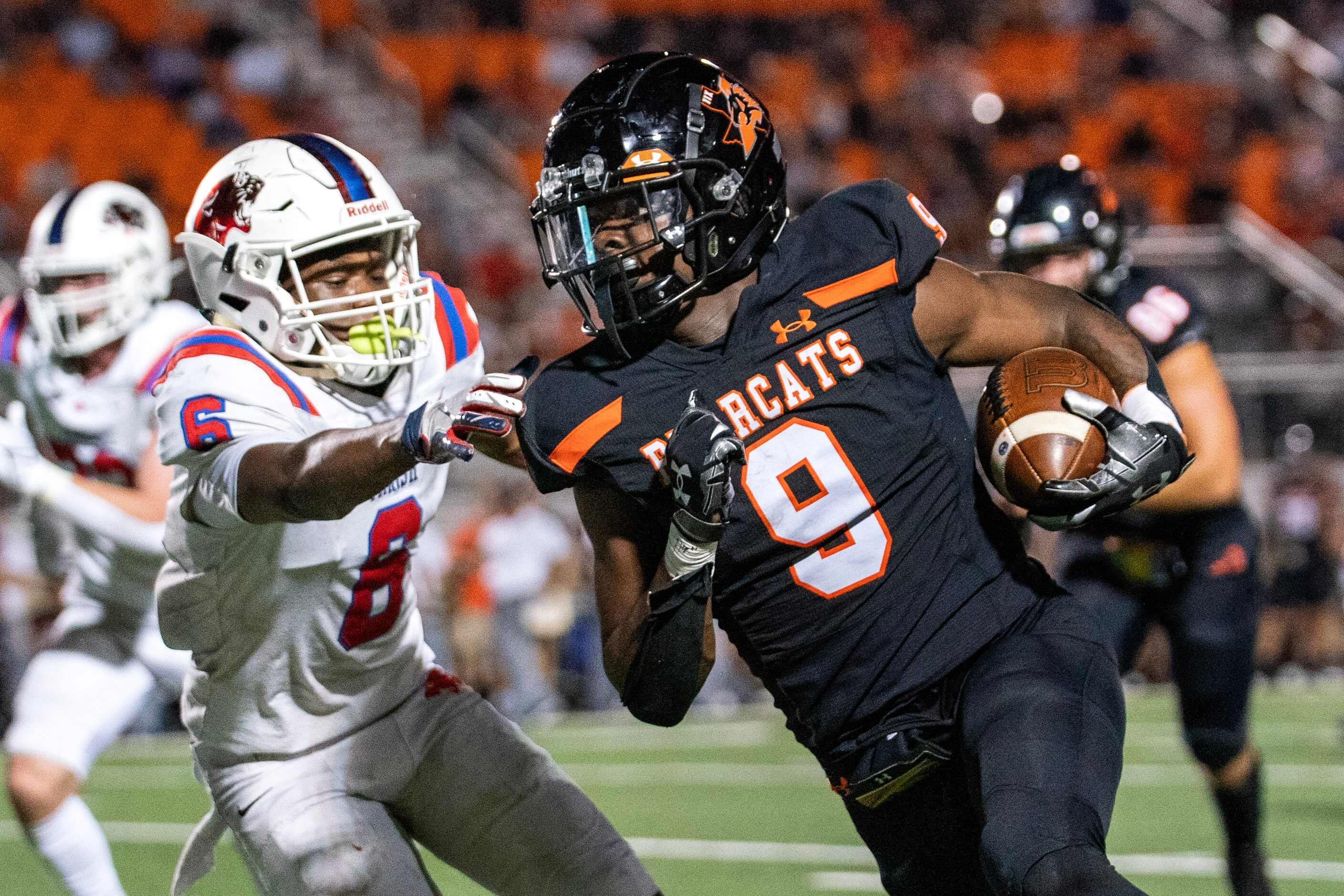 Aledo sophomore running back Raycine Guillory (9) runs past Parish Episcopal sophomore...