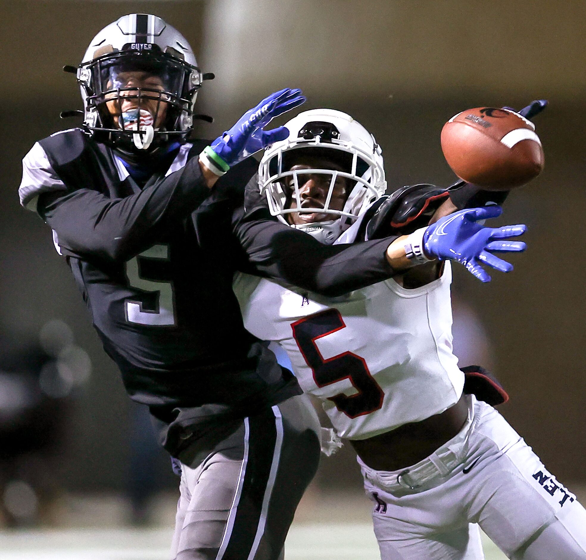 Denton Guyer wide receiver Jace Wilson (5) is defended by Allen defensive back Sign Shuva...