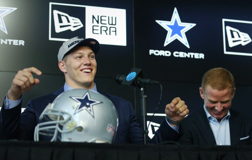 Dallas Cowboys head coach Jason Garrett (right) reacts as Boise State linebacker Leighton...