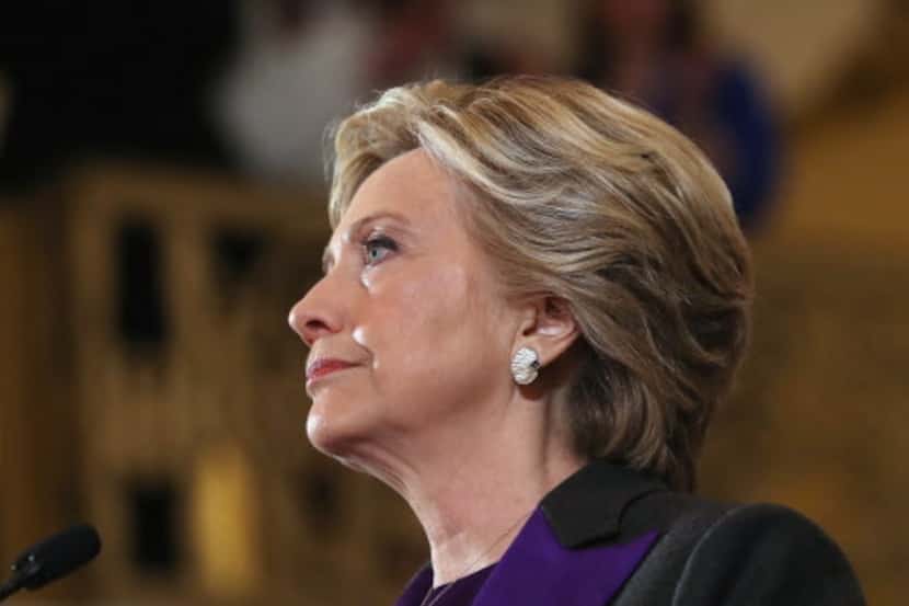Hillary Clinton se dirigió a sus simpatizantes para reconocer su derrota electoral en las...