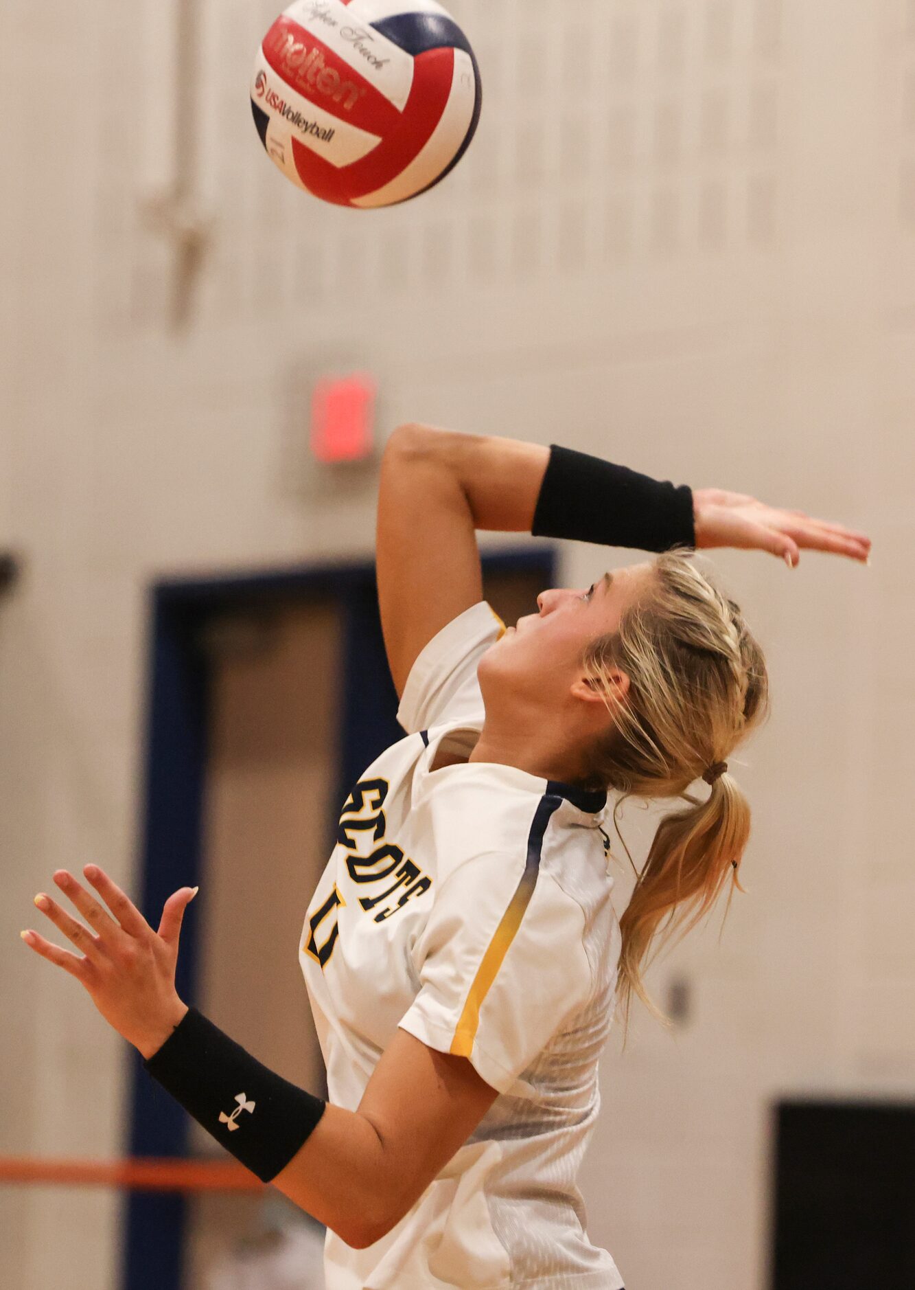 Highland Park High School’s Sydney Breon serves the ball during the volleyball game between...