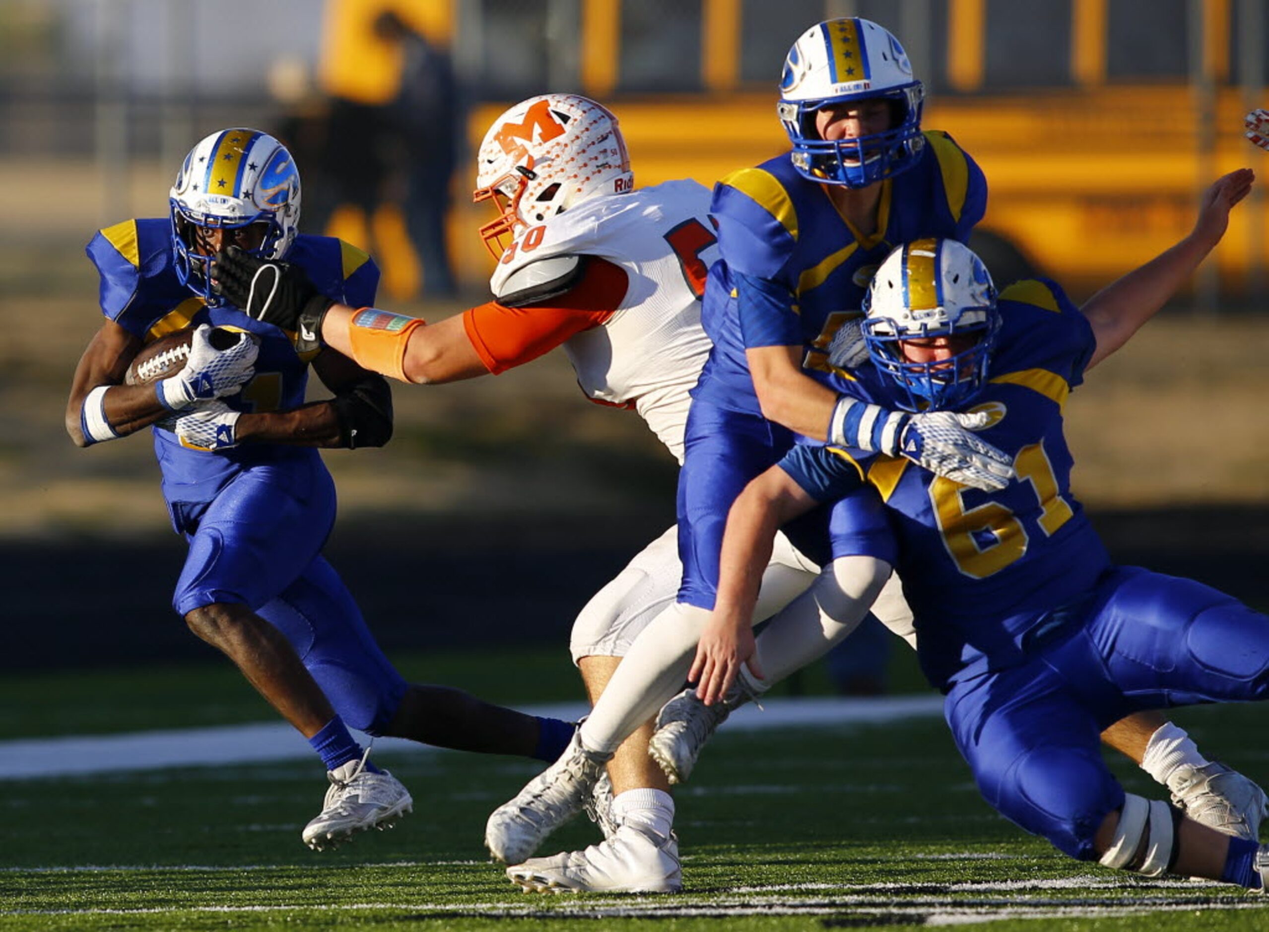 TXHSFB Sunnyvale's Jonathan Ennin (11) tries to run away from Mineola's Austin Anderson (50)...