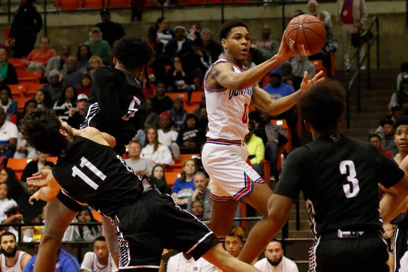 Duncanville guard Zhuric Phelps (0) releases a flying pass to a teammate over Odessa Permian...