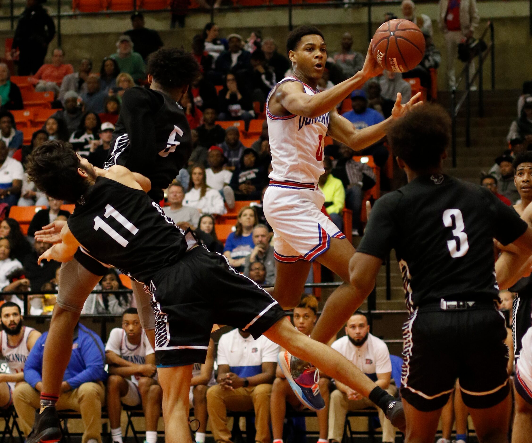 Duncanville guard Zhuric Phelps (0) releases a flying pass to a teammate over Odessa Permian...