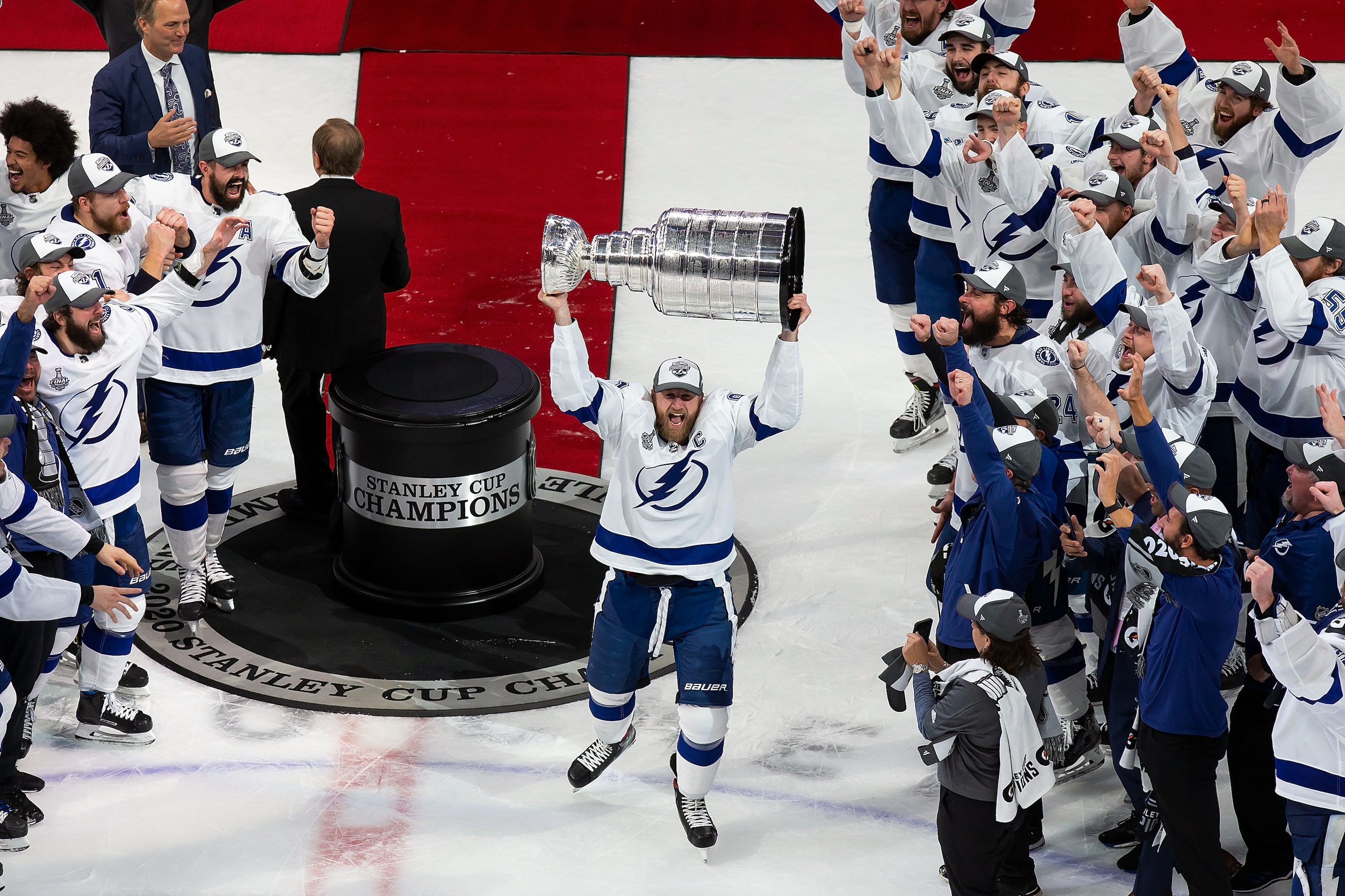 Steven Stamkos (91) of the Tampa Bay Lightning hoists the Stanley Cup after defeating the...