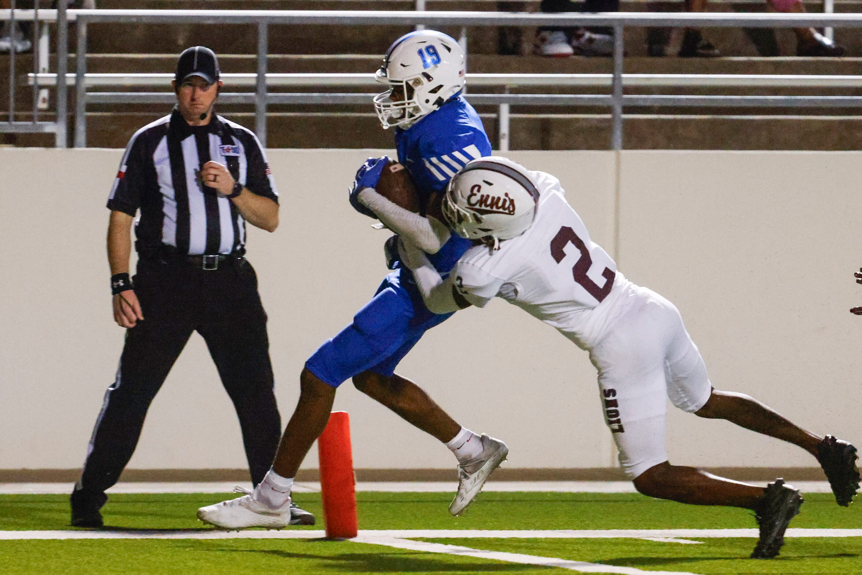 Midlothian high’s Bryant Wesco (left) makes a touch down as Ennis high school’s Lamarion...