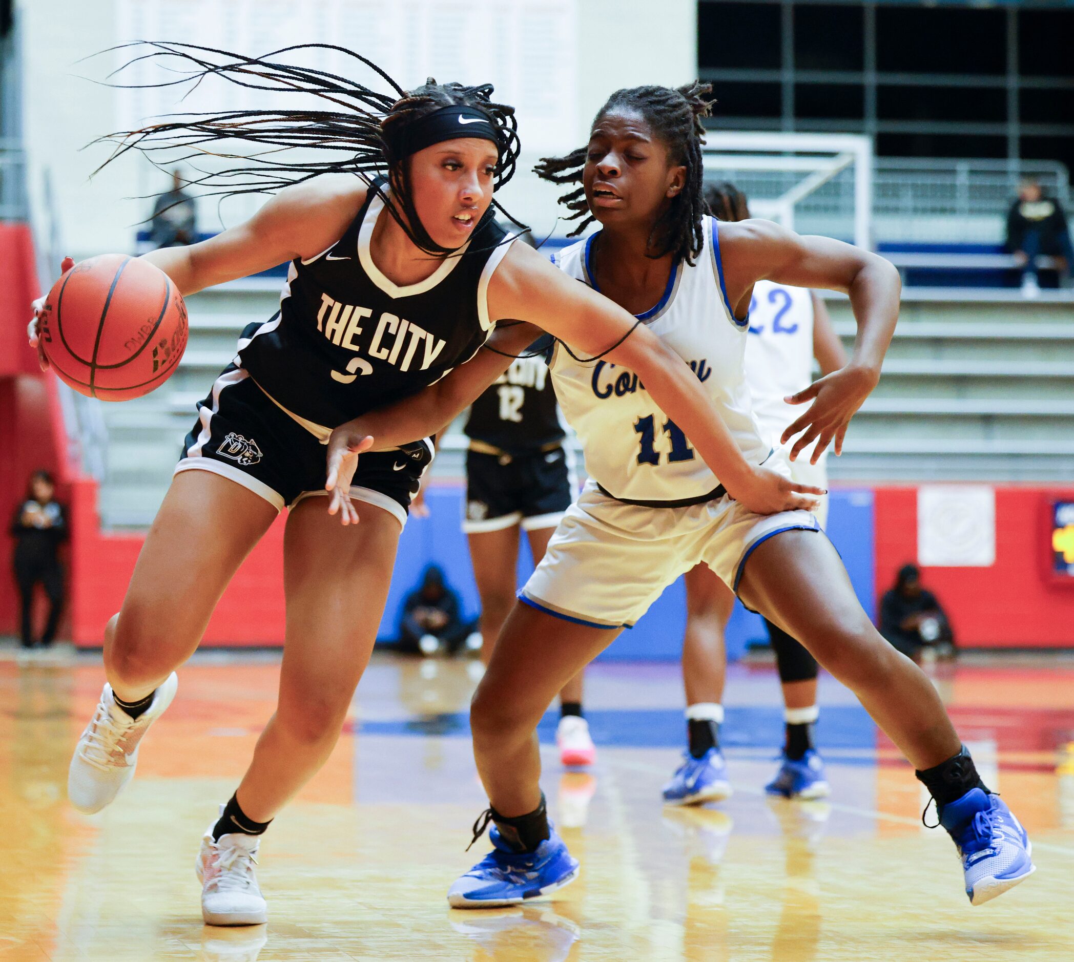 Duncanville high’s Jasmine Gipson (left) dribbles past Conway’s Emerie Bohanon during the...