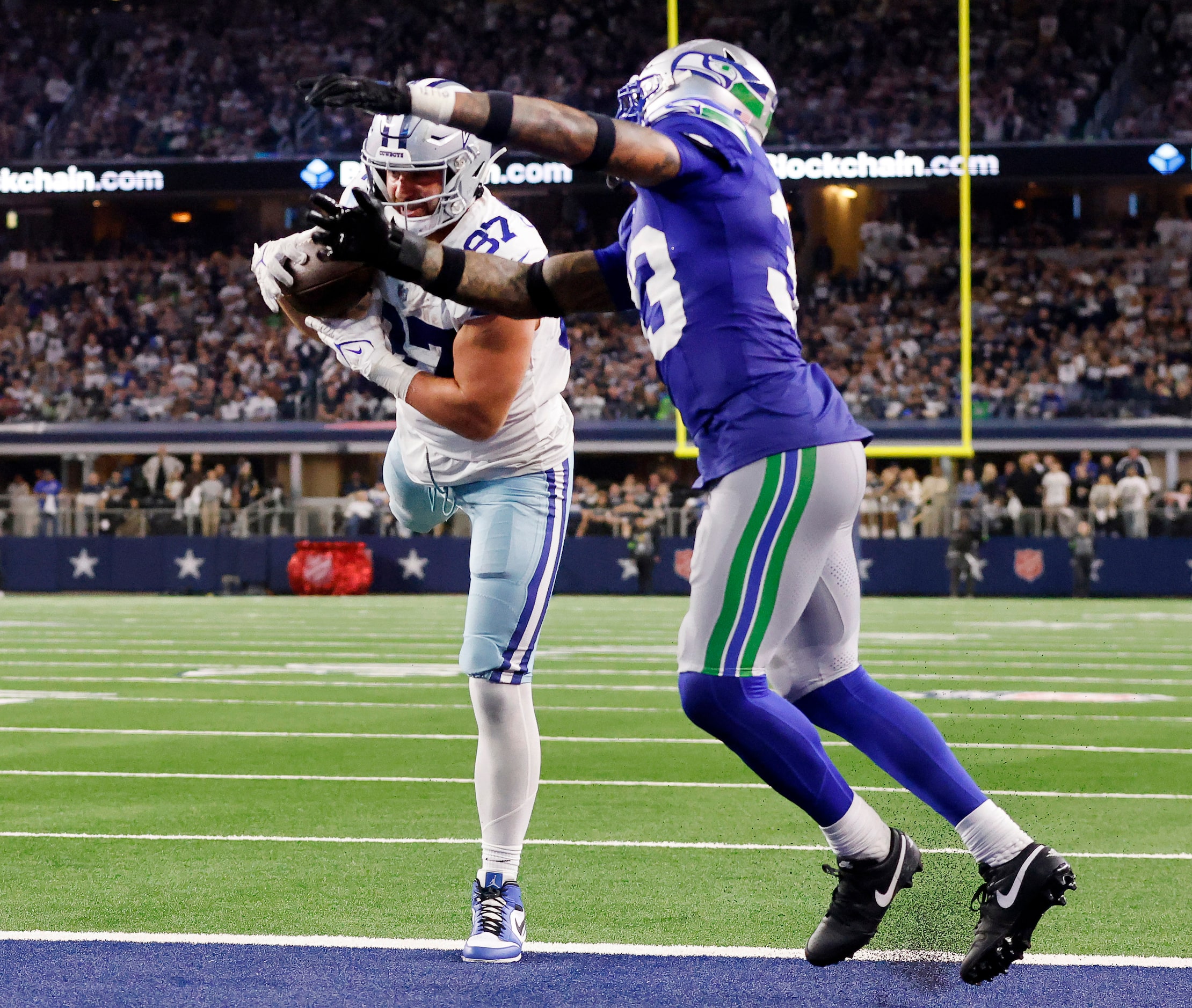 Dallas Cowboys tight end Jake Ferguson (87) catches the go-ahead touchdown pass against...