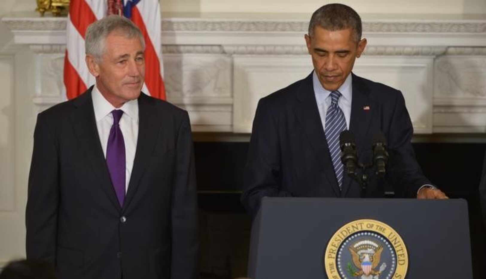 El secretario de Defensa Chuck Hagel y el presidente Barack Obama anunciaron el lunes la...