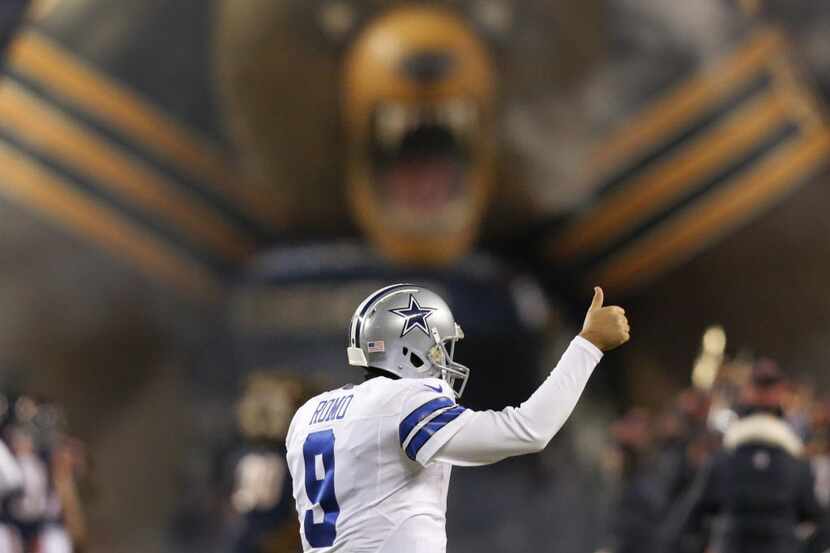 Dallas Cowboys quarterback Tony Romo (9) gives the thumbs up during warmups before the...