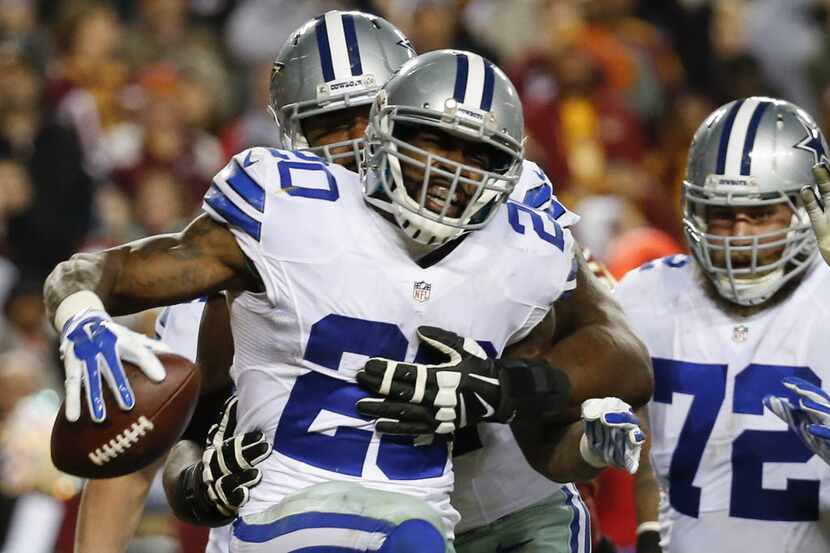 Dallas Cowboys running back Darren McFadden (20) celebrates his touchdown during the second...
