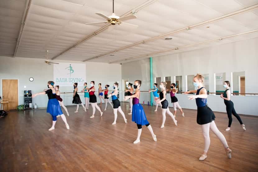 Dancers at Baila Irving Performing Arts Academy practice while wearing protective masks.