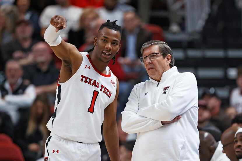 Texas Tech's Lamar Washington (1) talks to coach Mark Adams during the first half of an NCAA...