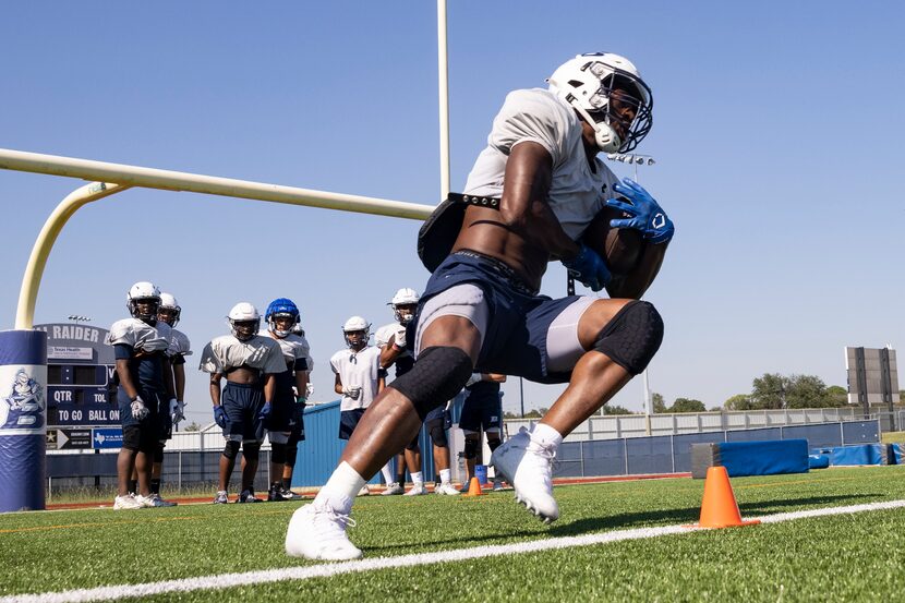 Hurst L.D. Bell running back Gracien Anto (8) runs drills during practice on Thursday, Sept....