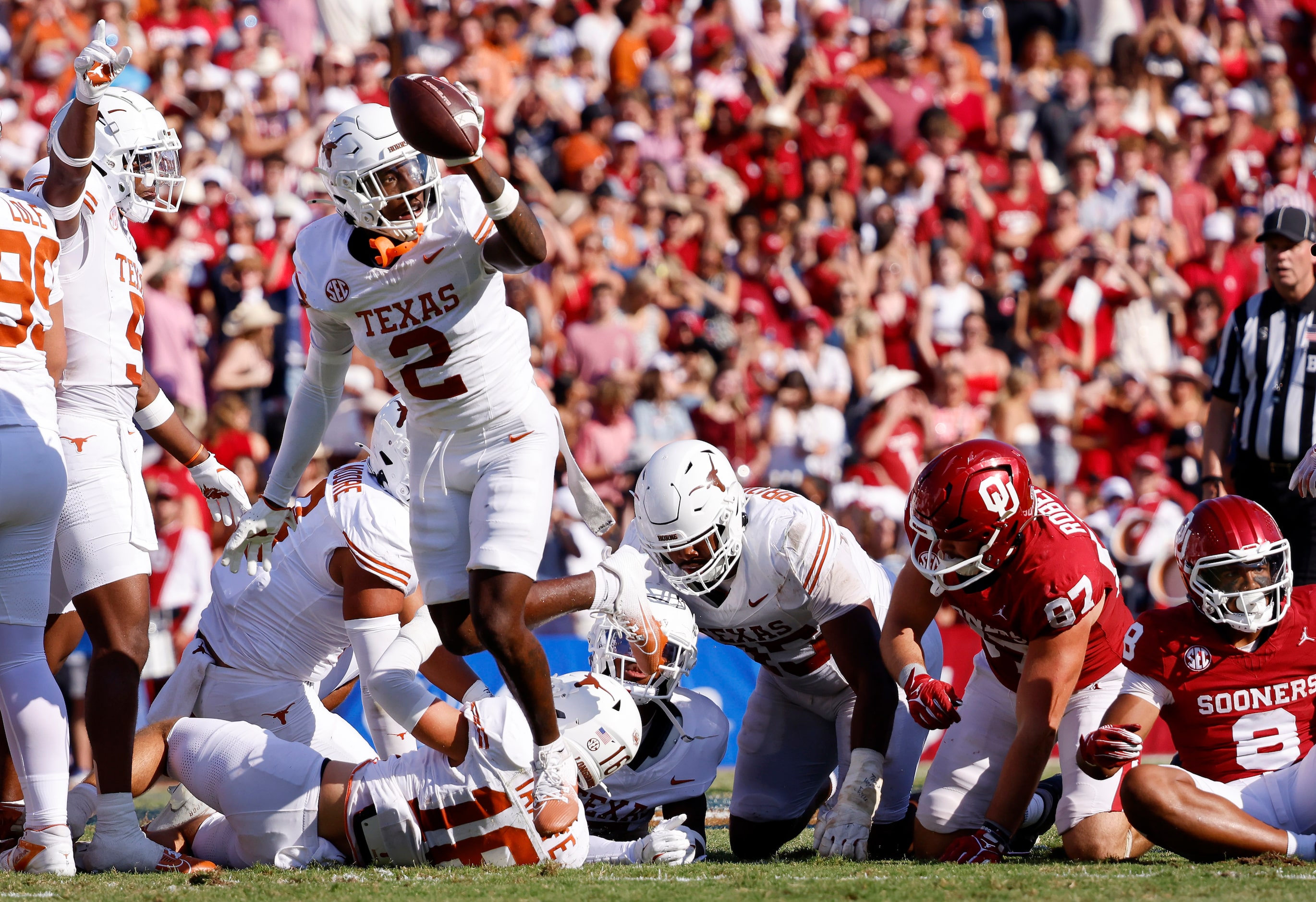 Texas Longhorns defensive back Derek Williams Jr. (2) comes up with a kickoff fumble by...