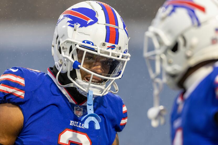 Buffalo Bills safety Damar Hamlin (3) warms up before playing against the New York Jets in...