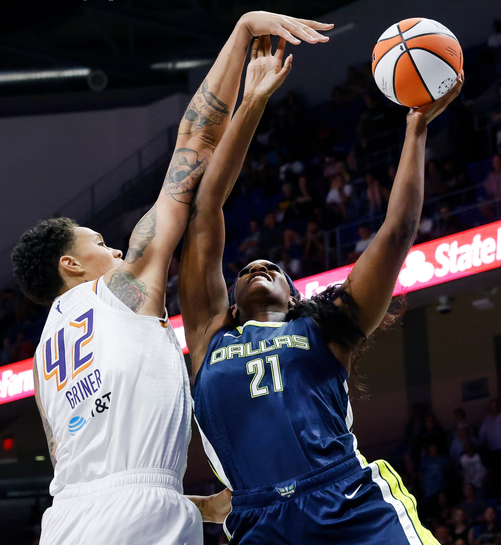 Dallas Wings center Kalani Brown (21) puts up a shot over Phoenix Mercury center Brittney...