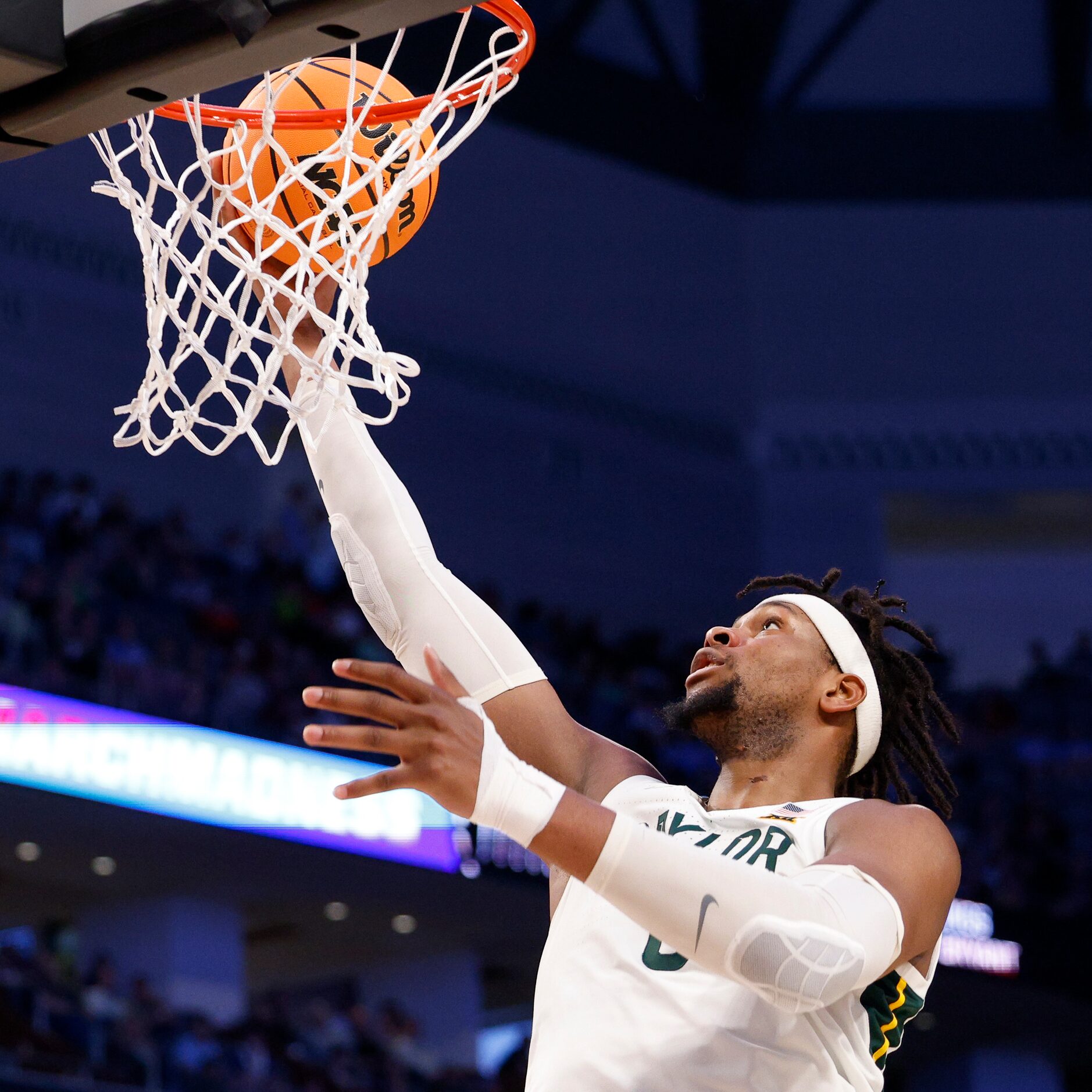 Baylor Bears forward Flo Thamba (0) lays the ball up during the second half of a first round...