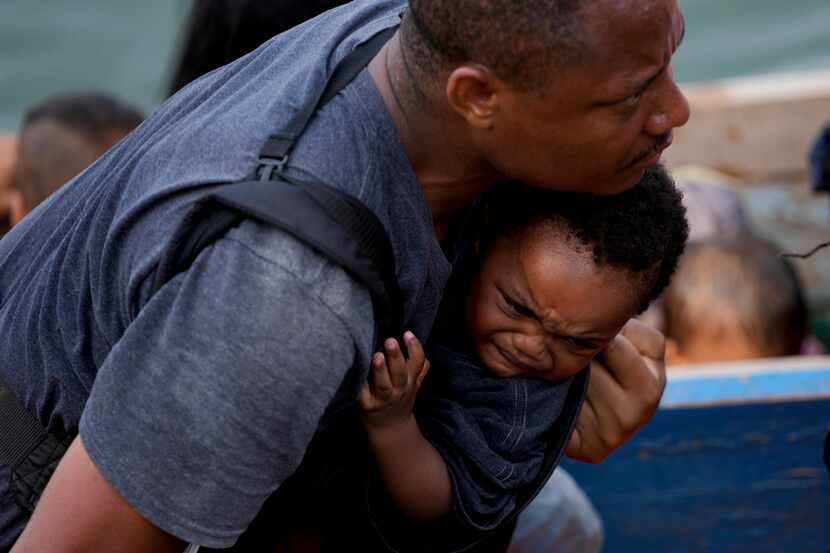 Un migrante desembarca a su llegada a Bajo Chiquito, Panamá, el sábado 6 de mayo de 2023,...