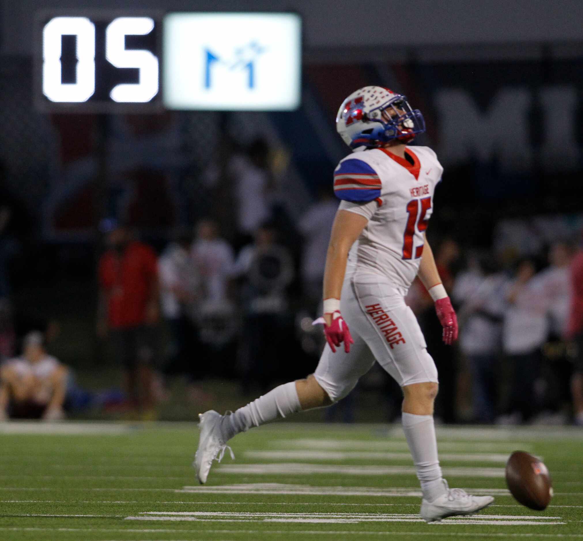 Midlothian Heritage tight end Landon Wright (15) reacts after an incomplete pass during...