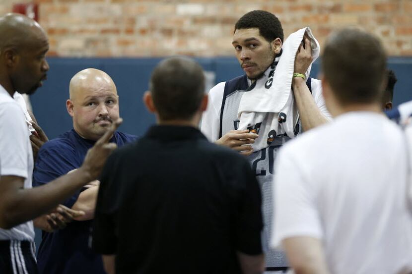 Dallas Mavericks rookie A.J. Hammons (20) listens to Assistant Coach Jamahl Mosley (left) at...