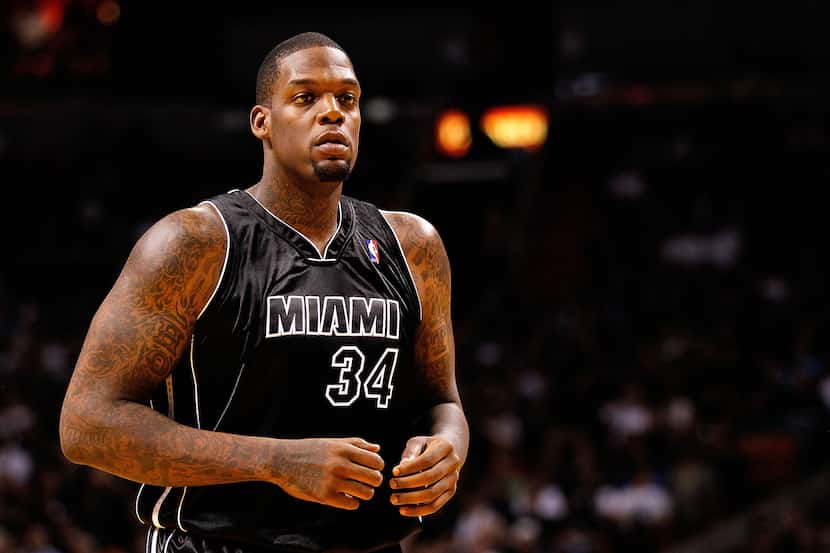 MIAMI, FL - JANUARY 19:  Eddy Curry #34 of the Miami Heat shoots a free throw during a game...