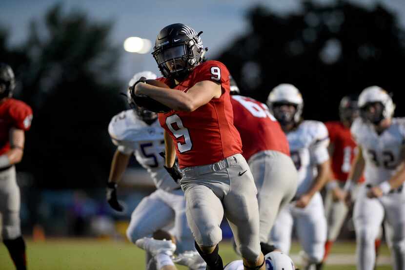 Argyle sophomore runningback Tito Byce (9) carries the ball against Sanger during Friday's...