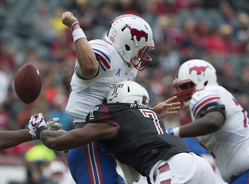 PHILADELPHIA, PA - OCTOBER 1: Haason Reddick #7 of the Temple Owls forces a fumble against...