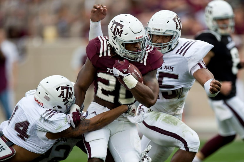 Texas A&M Myles Garrett (15) bears down on running back  James White (20) while defensive...