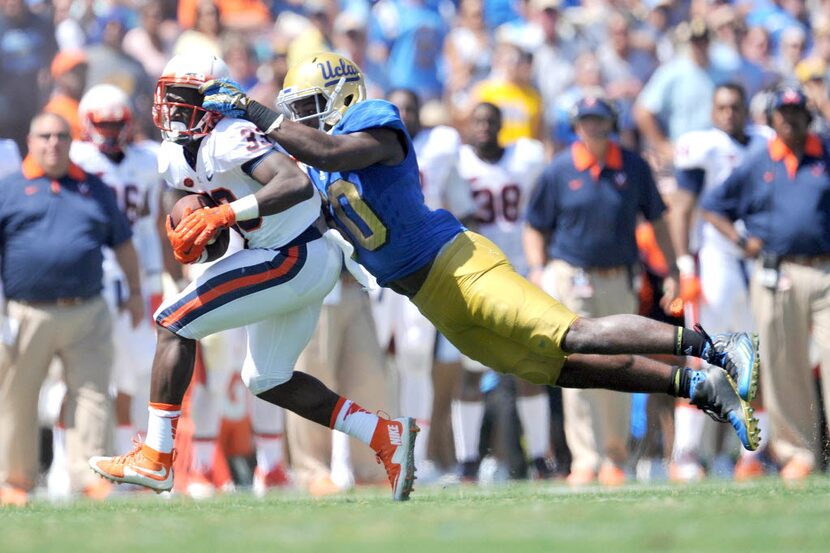 September 5, 2015; Pasadena, CA, USA; Virginia Cavaliers running back Olamide Zaccheaus (33)...