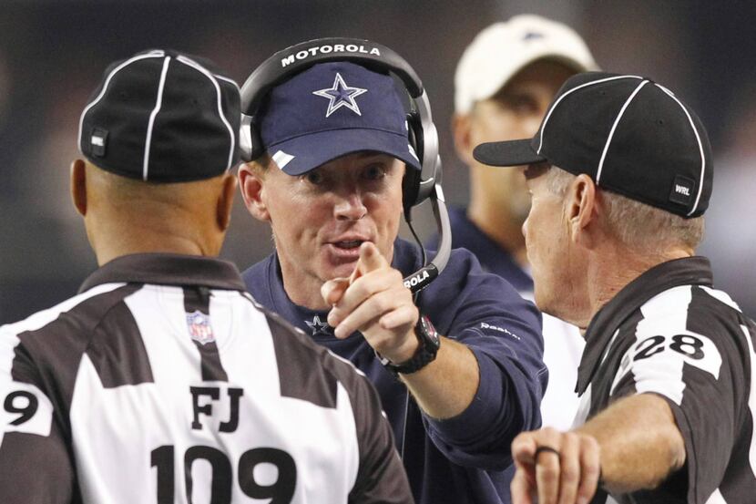 Dallas head coach Jason Garrett talks with officials after a pass interference call on Mike...