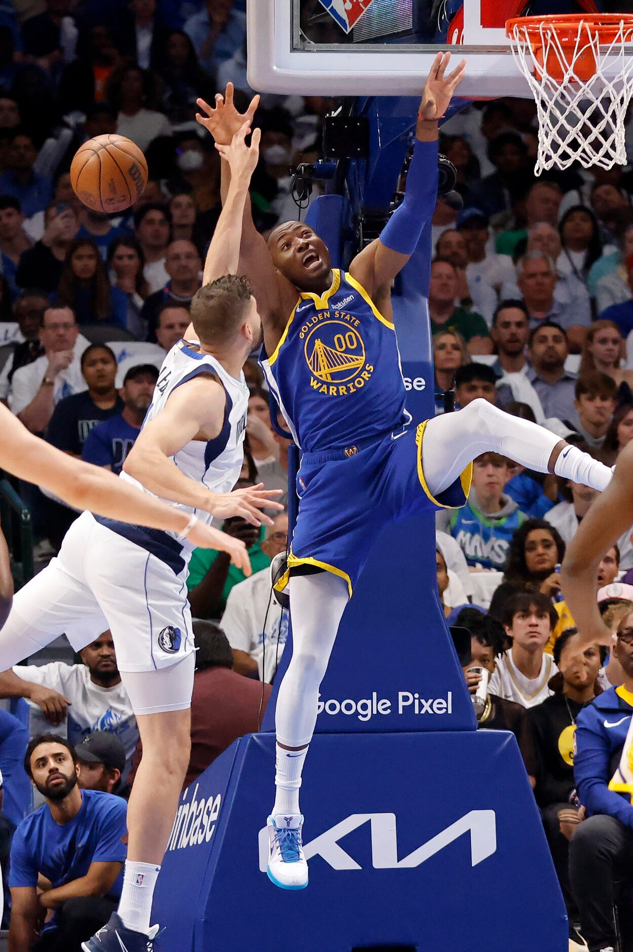 Dallas Mavericks forward Maxi Kleber (42) fouls Golden State Warriors forward Jonathan...