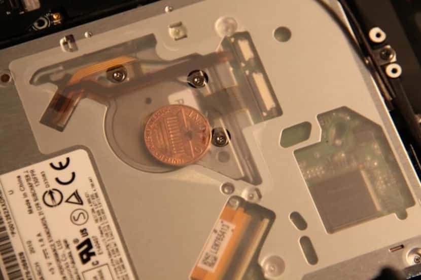 A photo of a penny wedged inside a SuperDrive, posted on tech site Experts Exchange.
