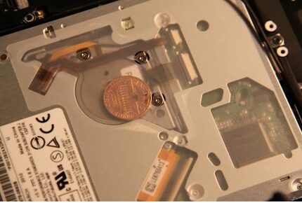 A photo of a penny wedged inside a SuperDrive, posted on tech site Experts Exchange.