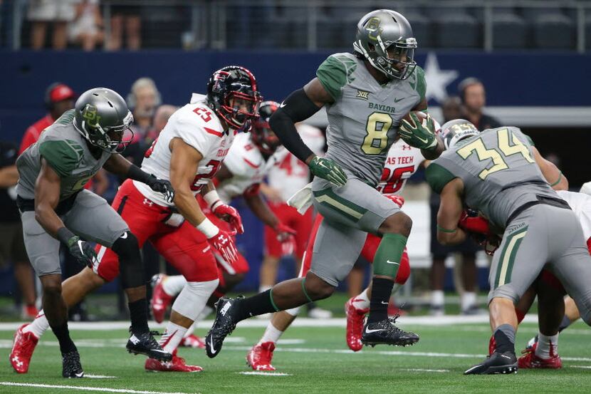 Baylor Bears wide receiver Ishmael Zamora (8) runs with the ball in the first quarter during...