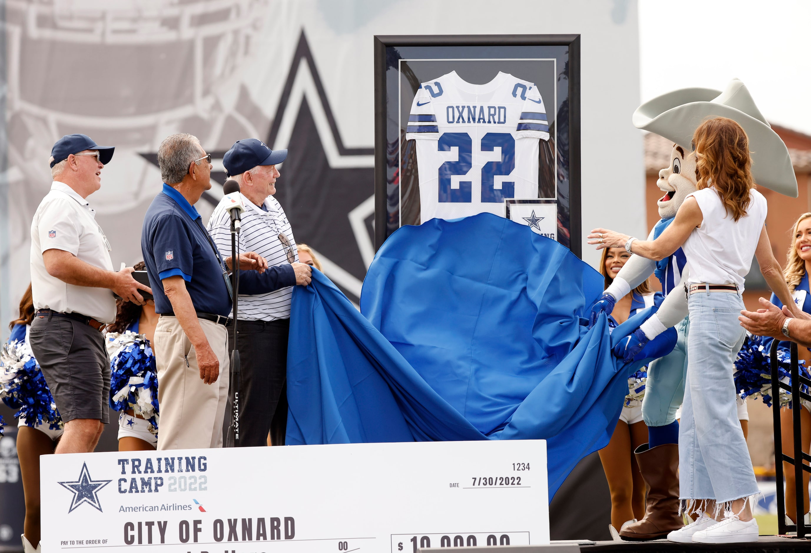 Dallas Cowboys owner Jerry Jones (third from left) unveils the No. 22 jersey alongside City...