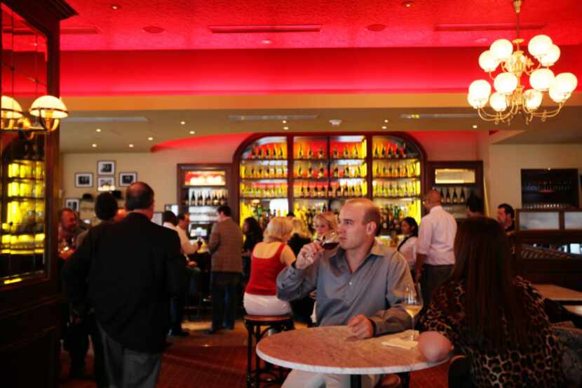Owner Alberto Lombardi says Cafe des Artistes in One Arts Plaza is closing as part of a “new...