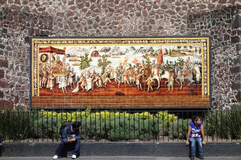 El mural en la esquina de las calles República de El Salvador y Pino Suárez en el centro de...