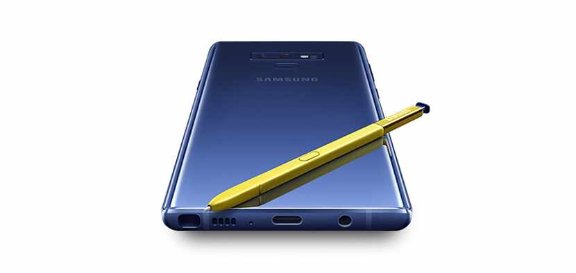 The bottom of the Note 9 holds the S Pen, USB-C port, headphone jack and a speaker.
