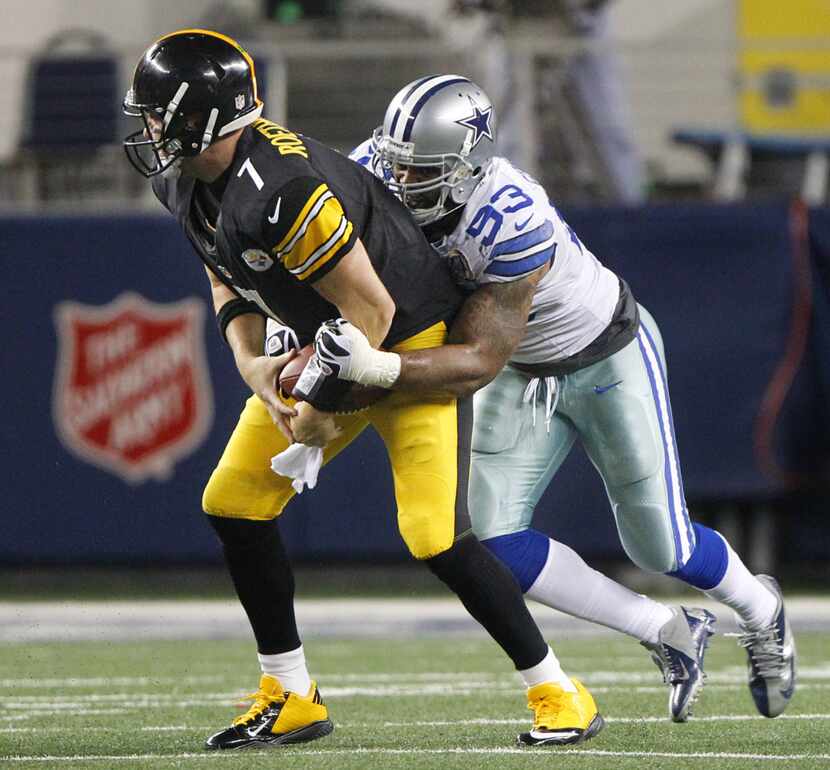Pittsburgh Steelers quarterback Ben Roethlisberger (7) is sacked in the fourth quarter by...