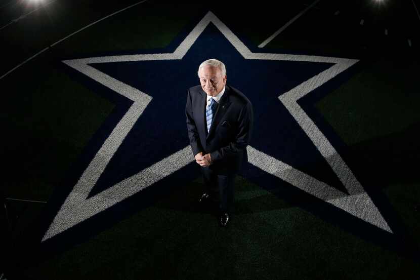 El dueño de los Cowboys de Dallas, Jerry Jones, es una de las fuerzas que impulsa el...