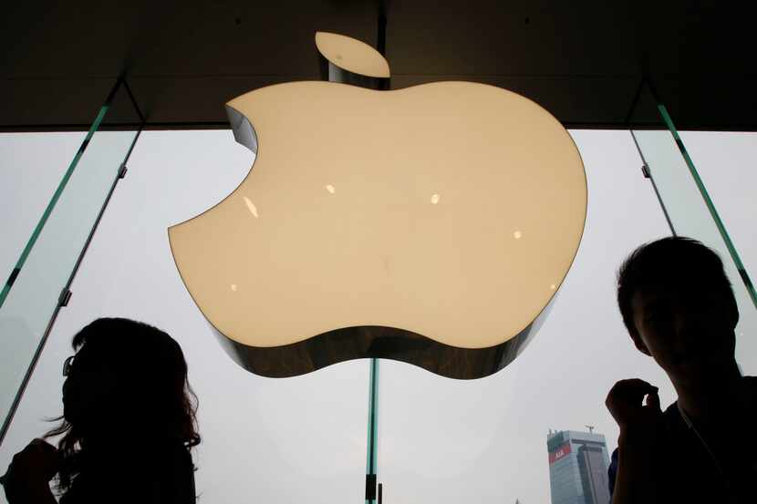 En esta foto de archivo del 24 de septiembre de 2011, se ve el logo de Apple en una Apple...