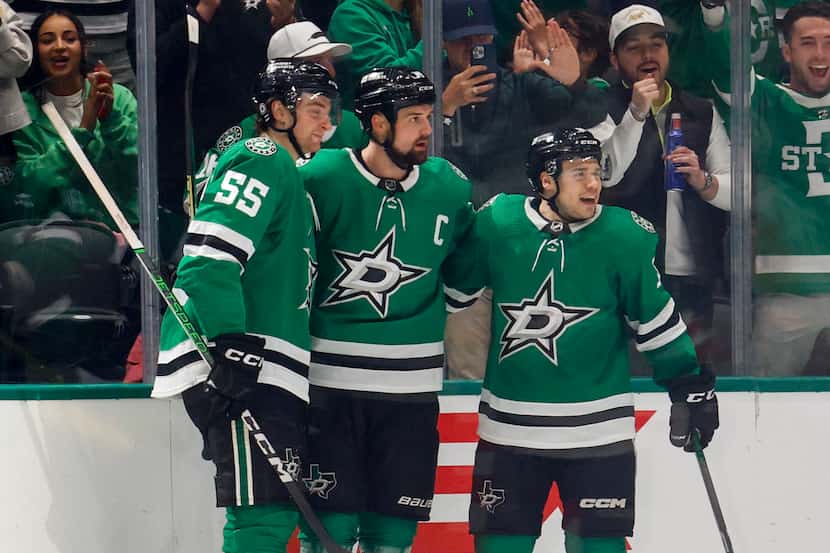 Dallas Stars left wing Jamie Benn (14) celebrates his second goal of the night with...