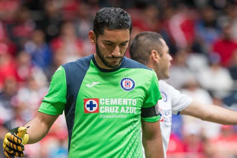 El portero de Cruz Azul, Jesús Corona, ya no tiene su puesto titular asegurado en el marco...