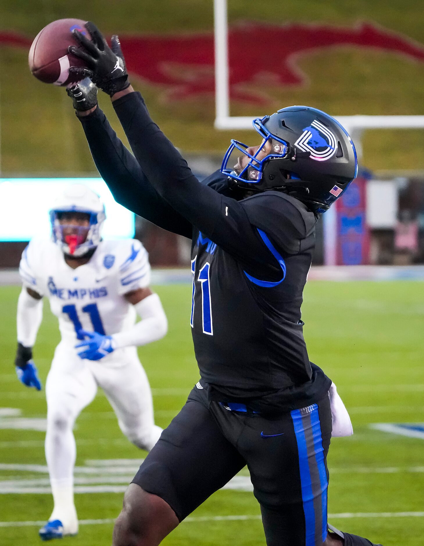 SMU wide receiver Rashee Rice (11) catches a 24-yard touchdown pass from quarterback Tanner...